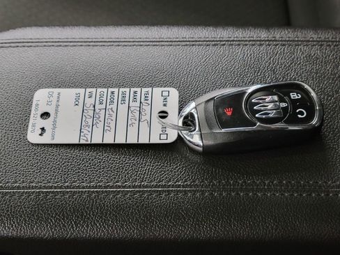 Used 2025 Buick Encore GX Preferred image 25