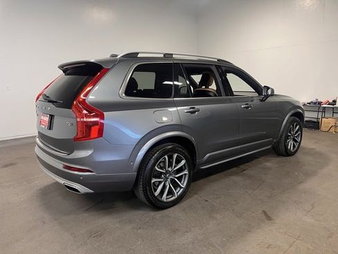 Used 2017 Volvo XC90 T6 Momentum w/ Vision Package image 5