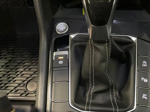 Used 2022 Volkswagen Tiguan SEL R-Line image 33