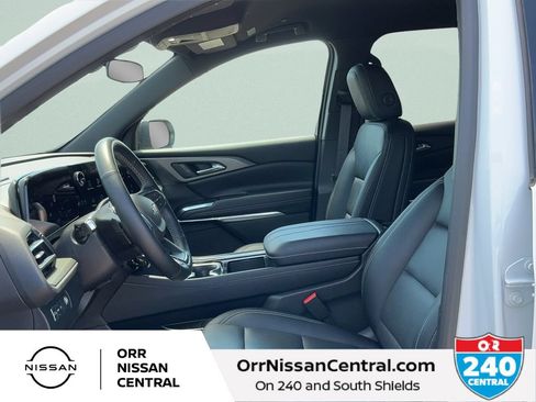 Used 2025 Chevrolet Traverse LT FWD image 18
