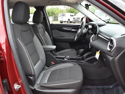 Used 2025 Chevrolet TrailBlazer LT AWD/4WD image 32