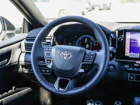 New 2026 Toyota Camry Hybrid FWD image 17