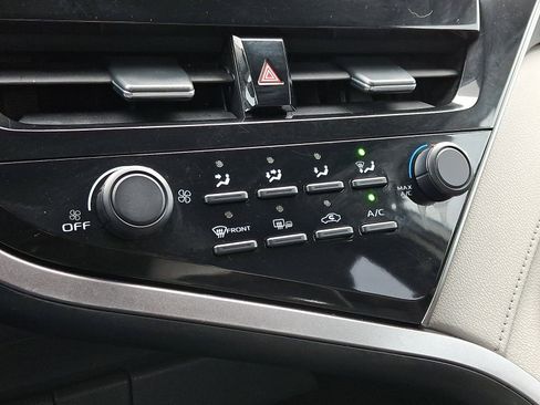 Used 2021 Toyota Camry LE image 15