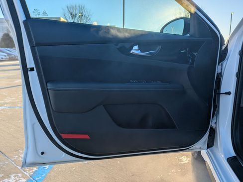 Used 2024 Kia Forte GT-Line image 11