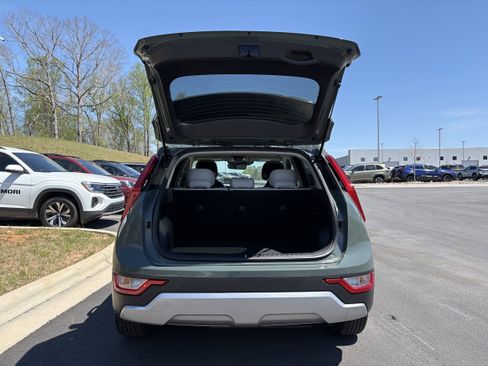 Used 2025 Kia Niro EX FWD image 11