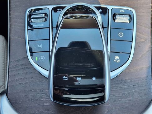 Used 2018 Mercedes-Benz GLC 300 4MATIC image 24