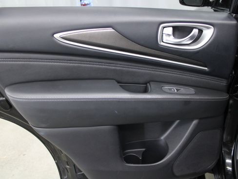 Used 2019 INFINITI QX60 Luxe w/ Essential Package image 18