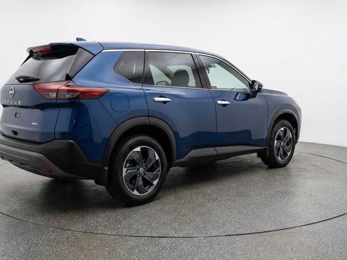 Used 2025 Nissan Rogue SV AWD/4WD image 9