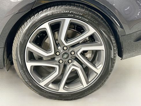 Certified 2025 Land Rover Discovery Dynamic SE image 35