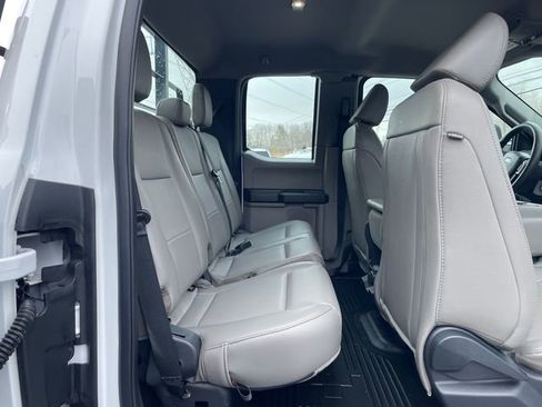 Used 2022 Ford F250 XL w/ Power Equipment Group image 11