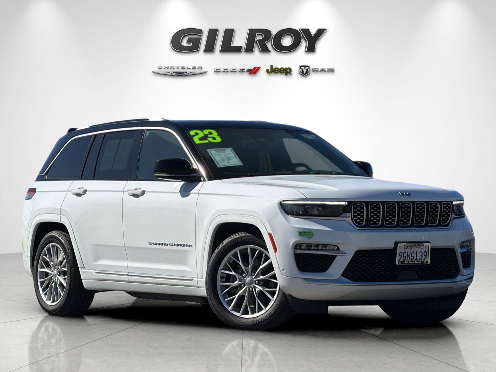 Used 2023 Jeep Grand Cherokee Summit w/ Advanced Protech Group IV AWD/4WD image 2