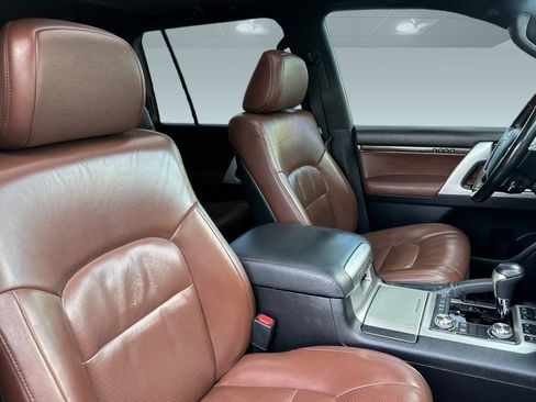 Used 2020 Toyota Land Cruiser w/ Carpet Mat Package image 31