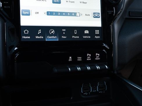 Used 2022 RAM 1500 Laramie AWD/4WD image 19