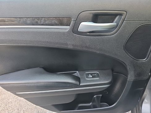 Used 2011 Chrysler 300 Limited w/ Sound Group image 18