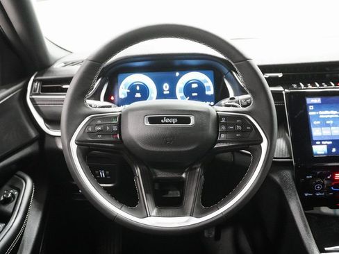 Certified 2025 Jeep Grand Cherokee Laredo w/ Luxury Tech Group I image 19