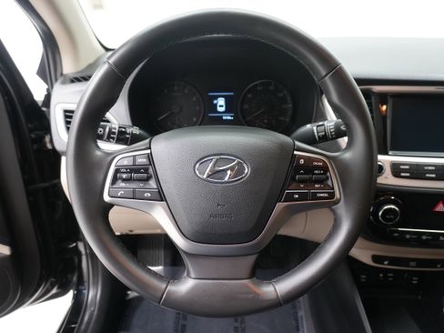 Used 2022 Hyundai Accent Limited image 14