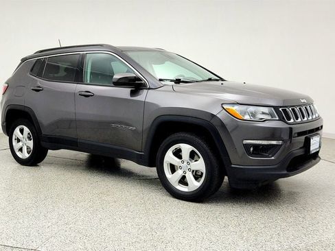 Used 2018 Jeep Compass Latitude w/ Popular Equipment Group AWD/4WD image 3