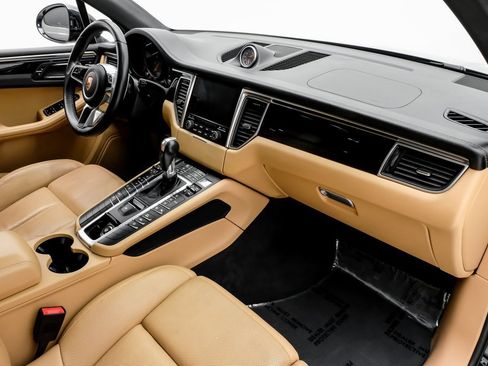 Used 2018 Porsche Macan image 12