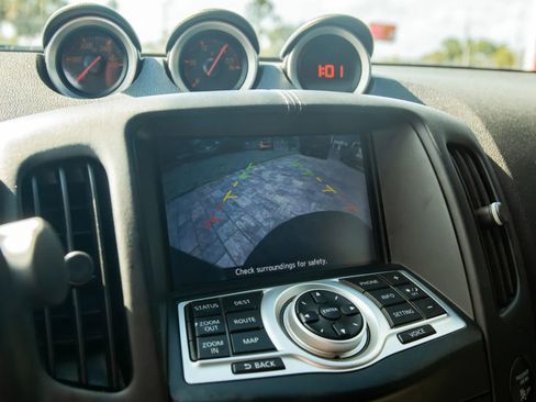 Used 2018 Nissan 370Z Touring RWD image 37