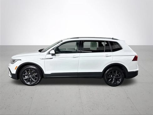 Certified 2024 Volkswagen Tiguan SE w/ Panoramic Sunroof Package AWD/4WD image 10