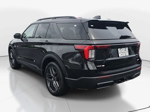 Used 2025 Ford Explorer ST-Line w/ ST-Line Street Pack AWD/4WD image 5