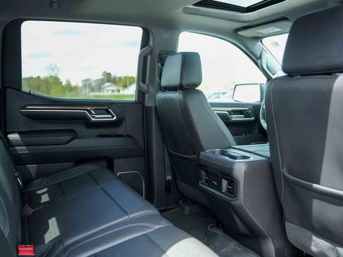 Used 2024 Chevrolet Silverado 1500 LT Trail Boss w/ LT Trail Boss Premium Package AWD/4WD image 19