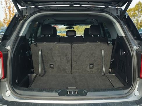 Used 2022 Ford Explorer XLT w/ Equipment Group 202A image 20