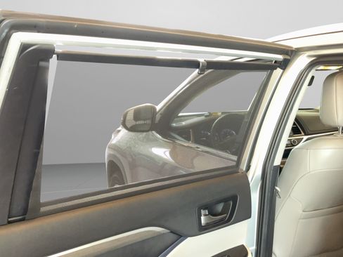 Used 2019 Toyota Highlander Limited FWD image 43
