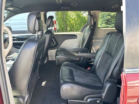 Used 2019 Dodge Grand Caravan SXT FWD image 11
