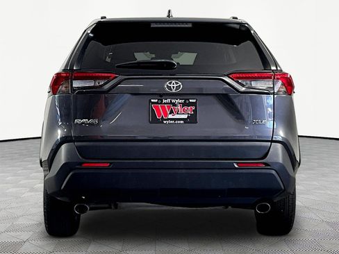 Used 2022 Toyota RAV4 XLE FWD image 5