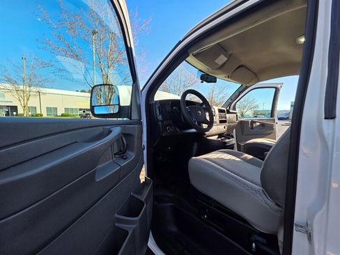 Used 2014 Chevrolet Express 2500 image 46
