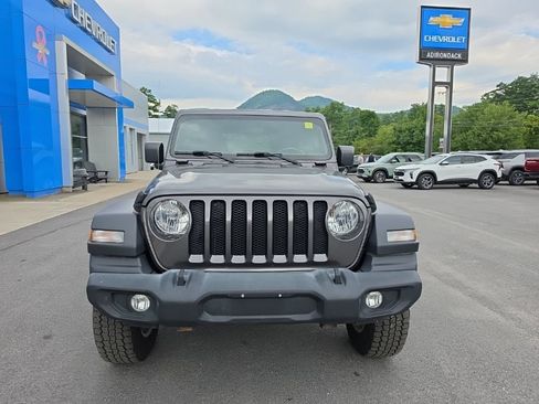 Used 2019 Jeep Wrangler Sport AWD/4WD image 2