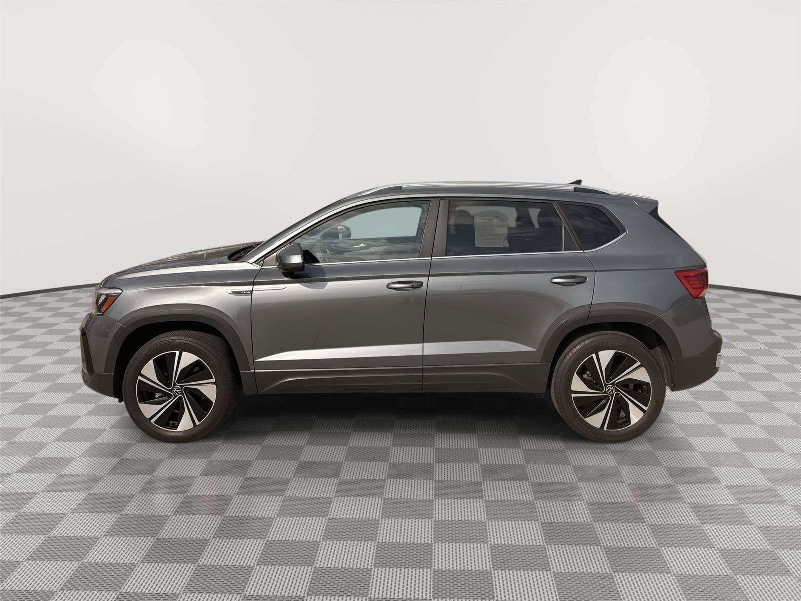Certified 2024 Volkswagen Taos SE AWD/4WD image 6