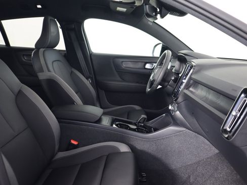 Used 2024 Volvo C40 Recharge Core image 10