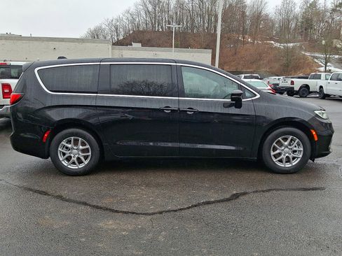 New 2026 Chrysler Pacifica Select image 7