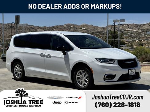Used 2024 Chrysler Pacifica Touring-L FWD image 1