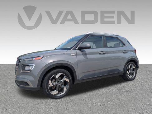 Used 2023 Hyundai Venue SEL w/ Cargo Package image 2