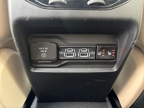 Used 2024 Jeep Grand Cherokee Limited image 31