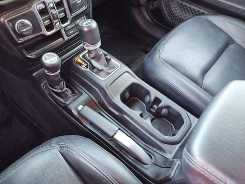 Used 2020 Jeep Wrangler Unlimited Sahara image 35