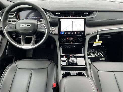 New 2025 Jeep Grand Cherokee Limited w/ Black Appearance Package image 3