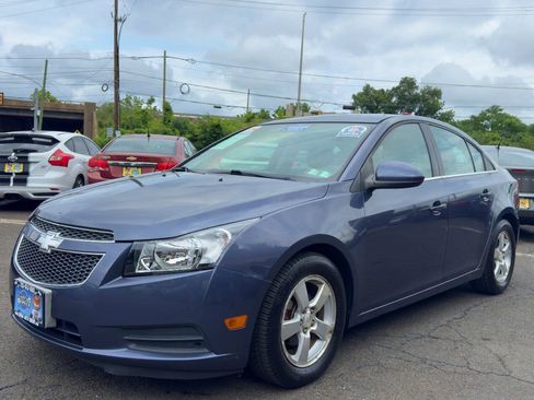 Used 2014 Chevrolet Cruze LT FWD image 2