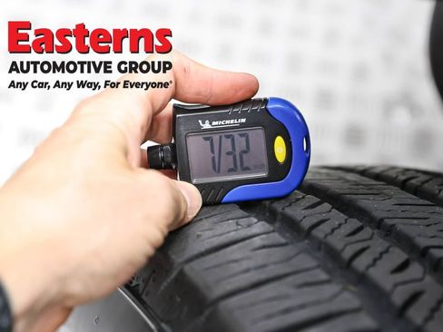 Used 2025 Jeep Wrangler Unlimited Sahara AWD/4WD image 28