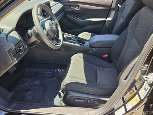 Used 2023 Honda Accord EX image 10