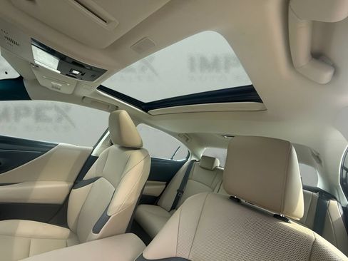 Used 2019 Lexus ES 300h w/ Premium Package FWD image 10