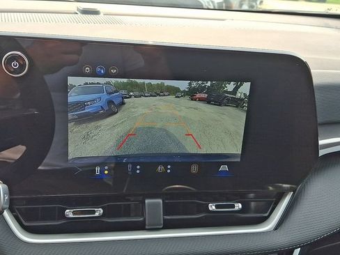 Used 2026 Chevrolet Equinox LT w/ Safety and Technology Package AWD/4WD image 9