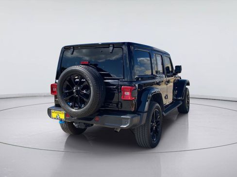 Used 2022 Jeep Wrangler Unlimited Sahara w/ Cold Weather Group AWD/4WD image 5