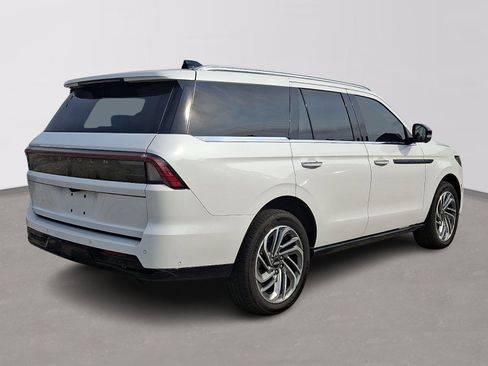 Certified 2025 Lincoln Navigator Reserve AWD/4WD image 6