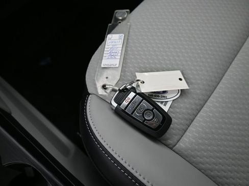 New 2025 Ford Escape SE image 29