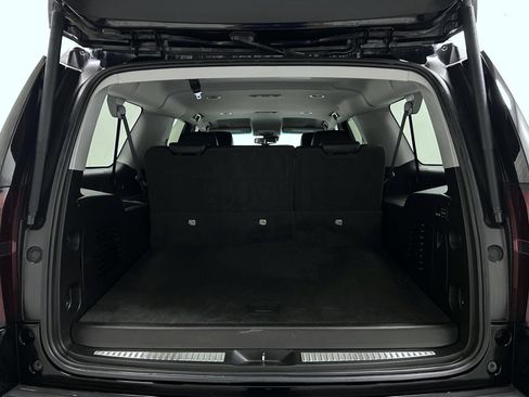 Used 2019 Chevrolet Suburban LT w/ Luxury Package AWD/4WD image 22