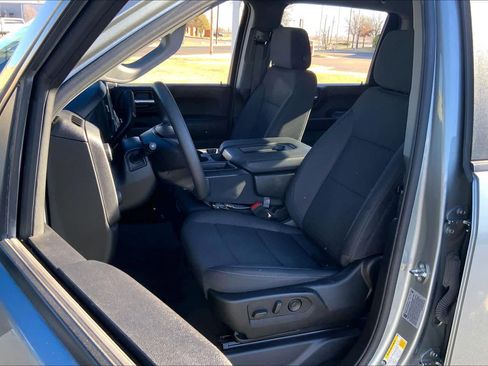 Used 2024 Chevrolet Silverado 2500 Custom w/ Custom Value Package image 7